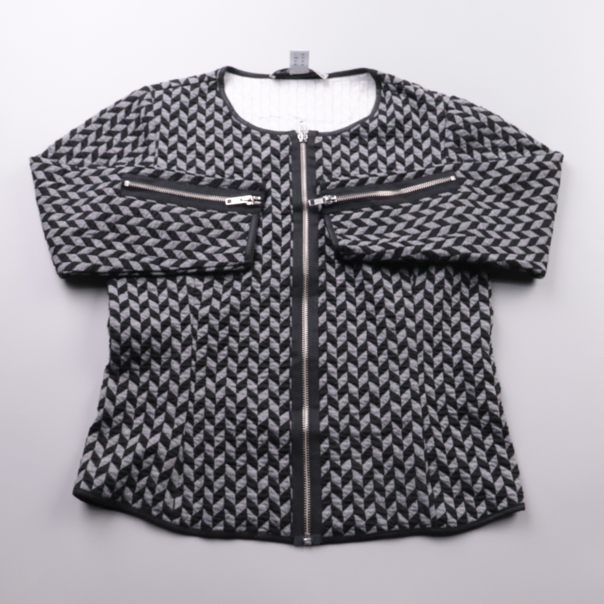 250124037-1